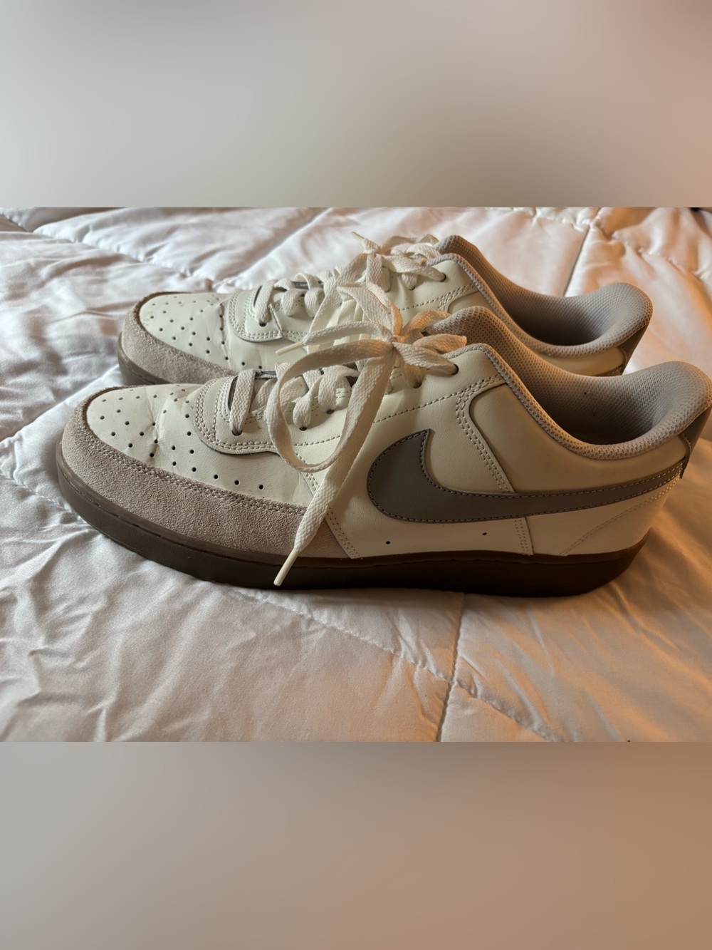 Nike Men’s Low-Top Sneakers in White and Gray Taupe EUC